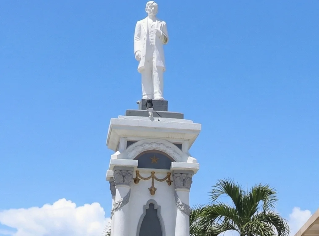 Jose Rizal monument in Moalboal town center